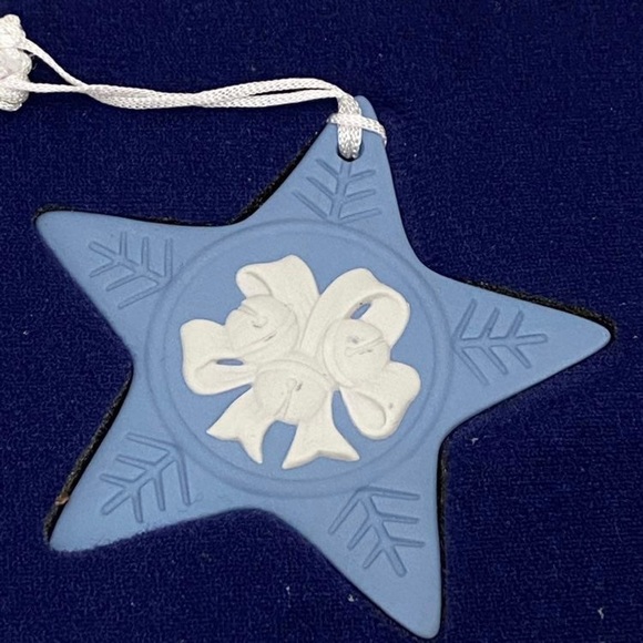 Vintage WEDGWOOD Blue Jasper Ware Star Jingle Bells Boxed Christmas Ornament - Picture 3 of 10